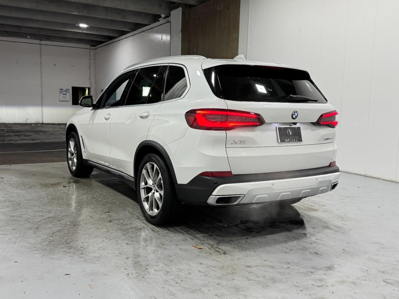 BMW X5 Vehicle Full-screen Gallery Image 3