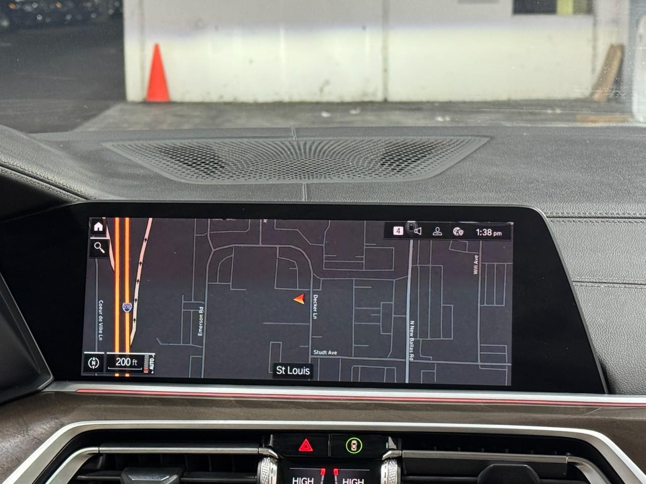 BMW X5 Vehicle Full-screen Gallery Image 15