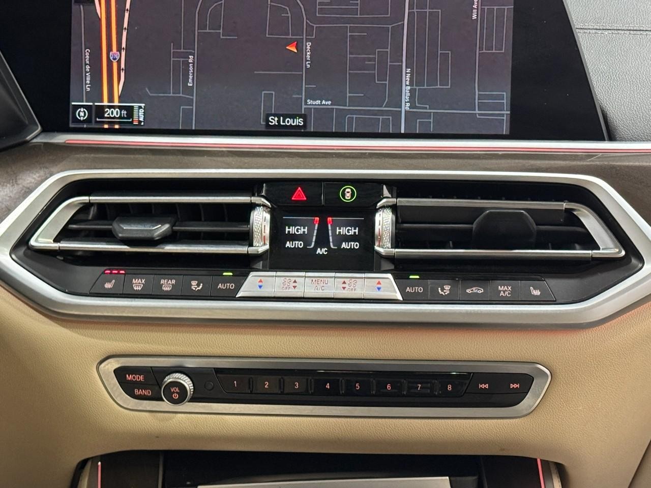 BMW X5 Vehicle Full-screen Gallery Image 16