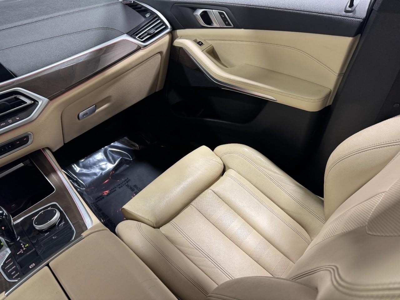 BMW X5 Vehicle Full-screen Gallery Image 18