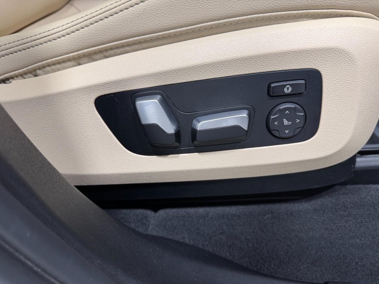 BMW X5 Vehicle Full-screen Gallery Image 21