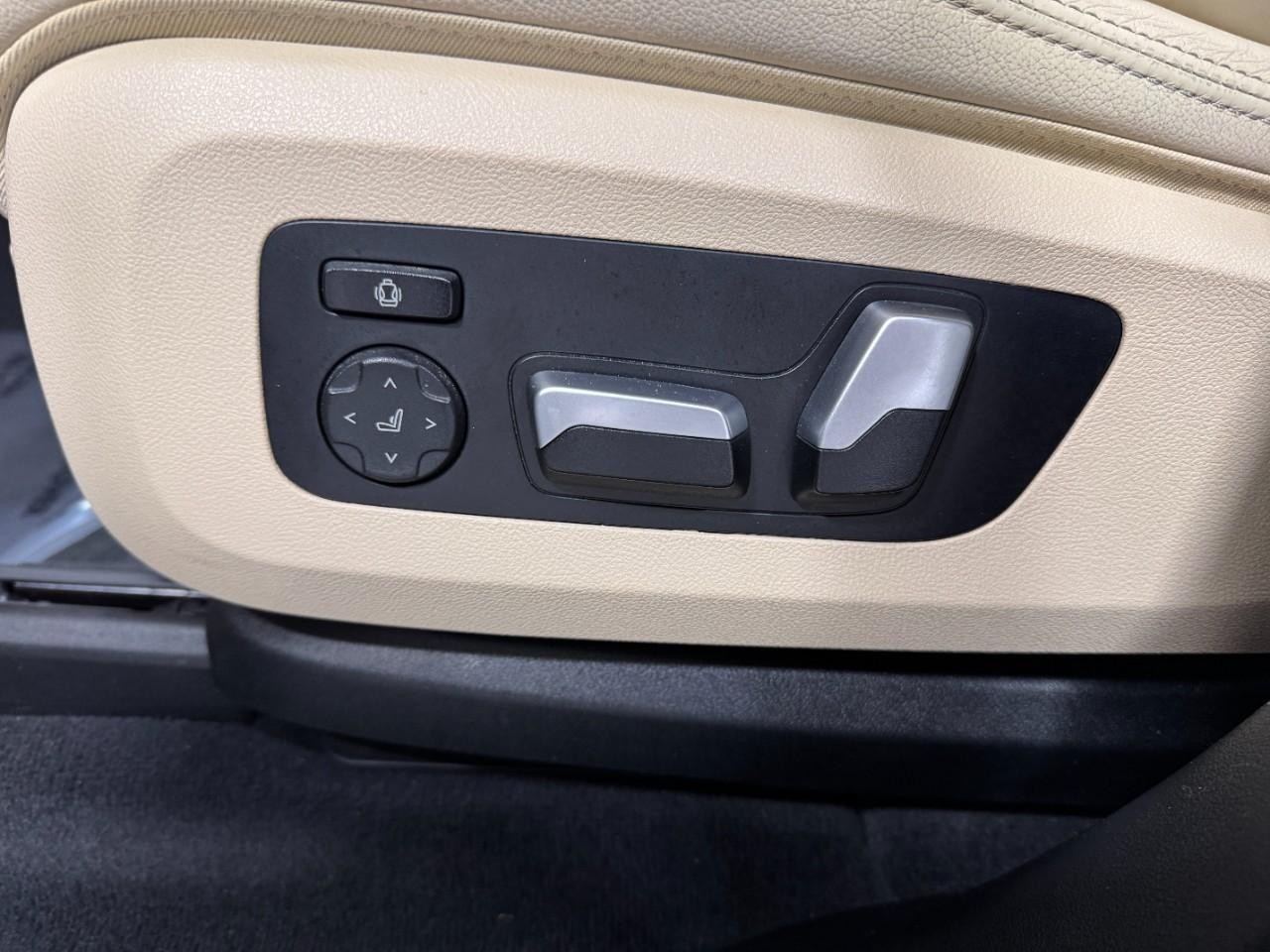 BMW X5 Vehicle Full-screen Gallery Image 29