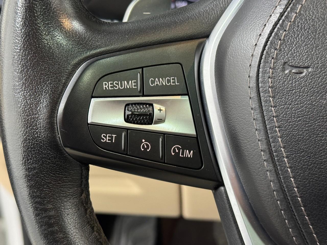 BMW X5 Vehicle Full-screen Gallery Image 31