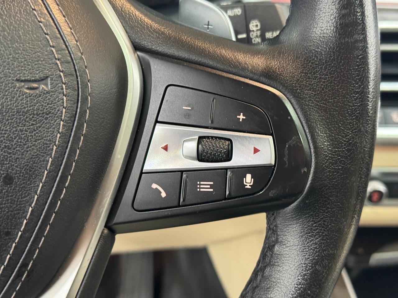 BMW X5 Vehicle Full-screen Gallery Image 32