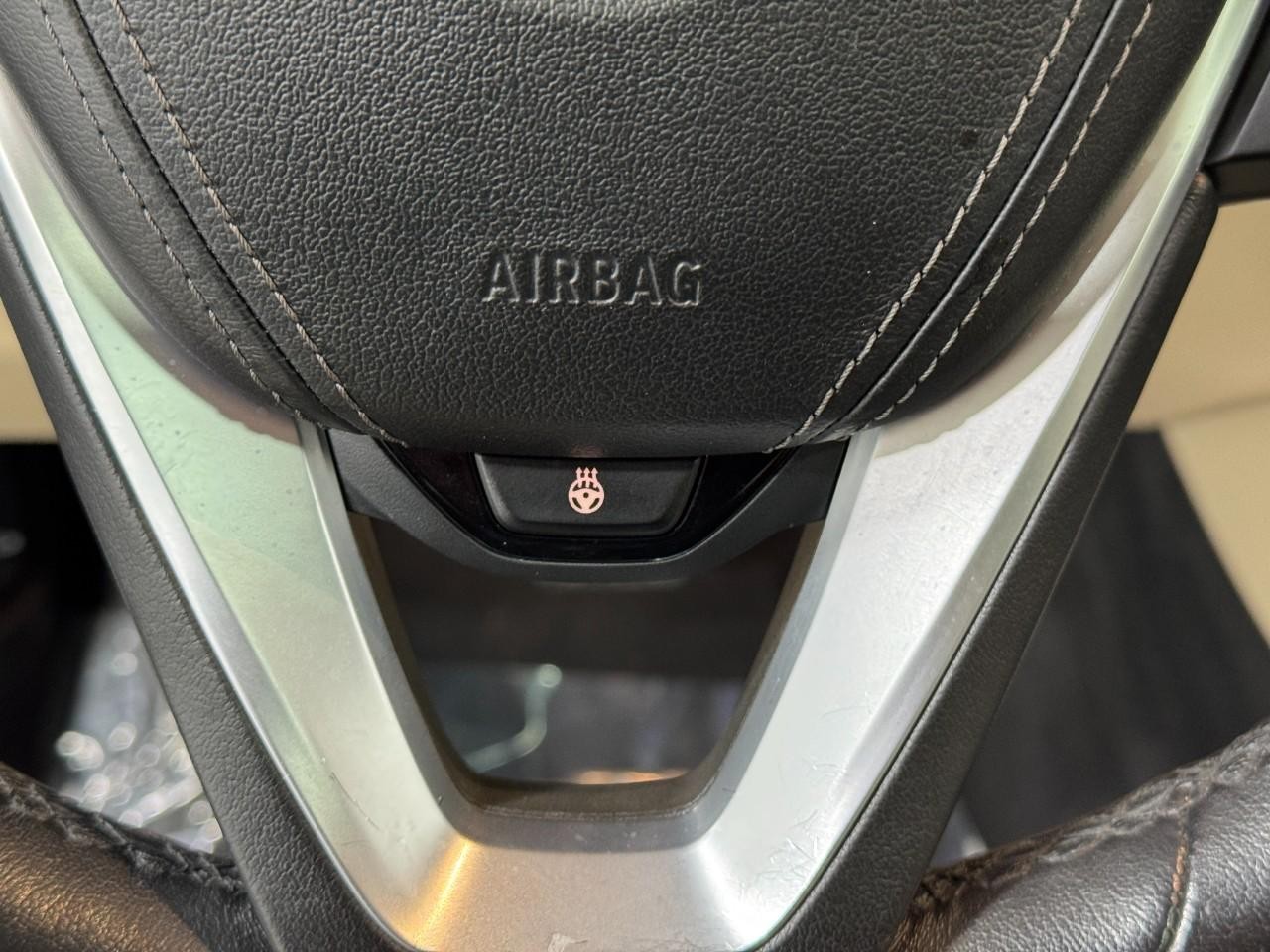 BMW X5 Vehicle Full-screen Gallery Image 33