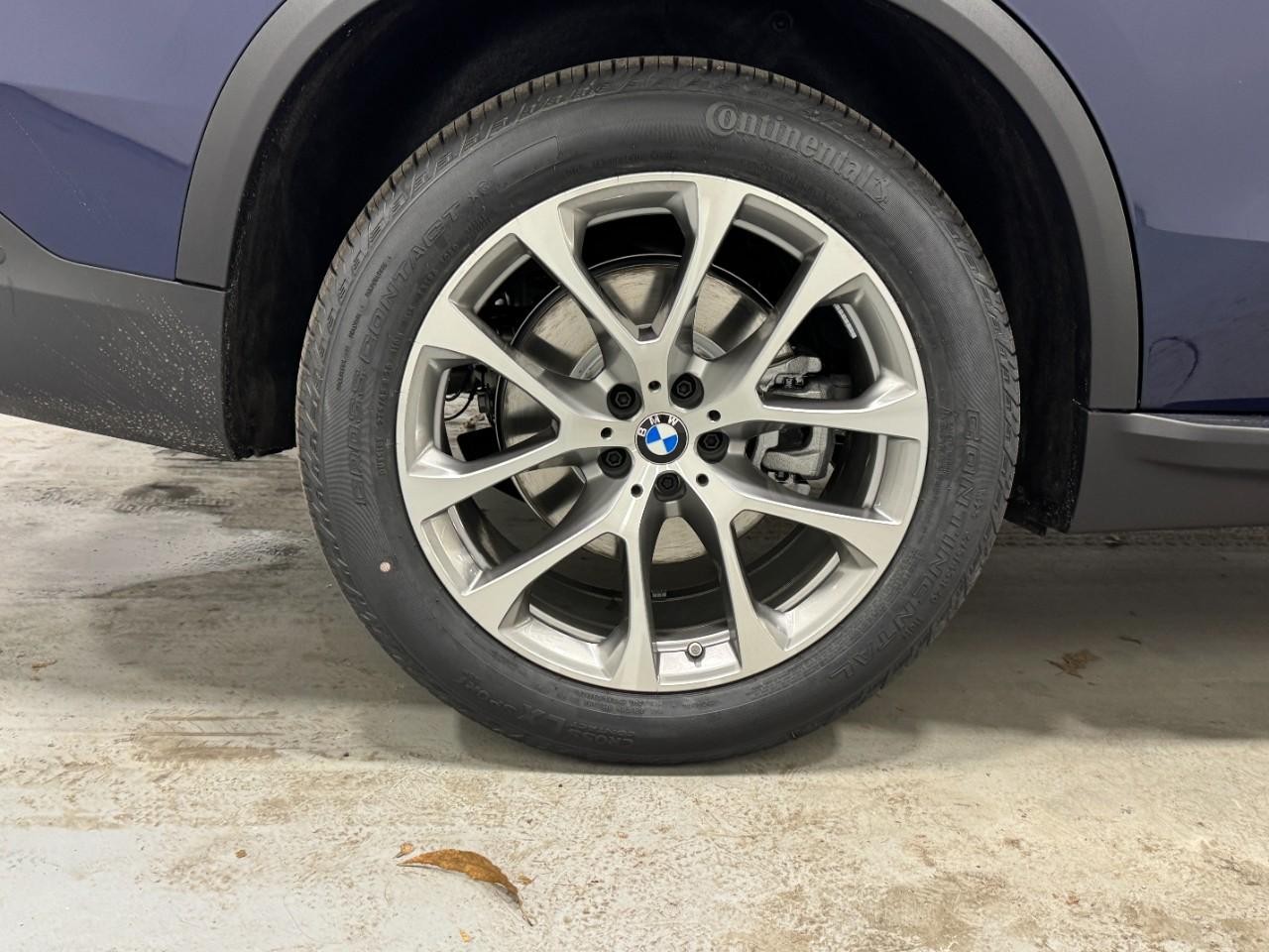 BMW X5 Vehicle Full-screen Gallery Image 5