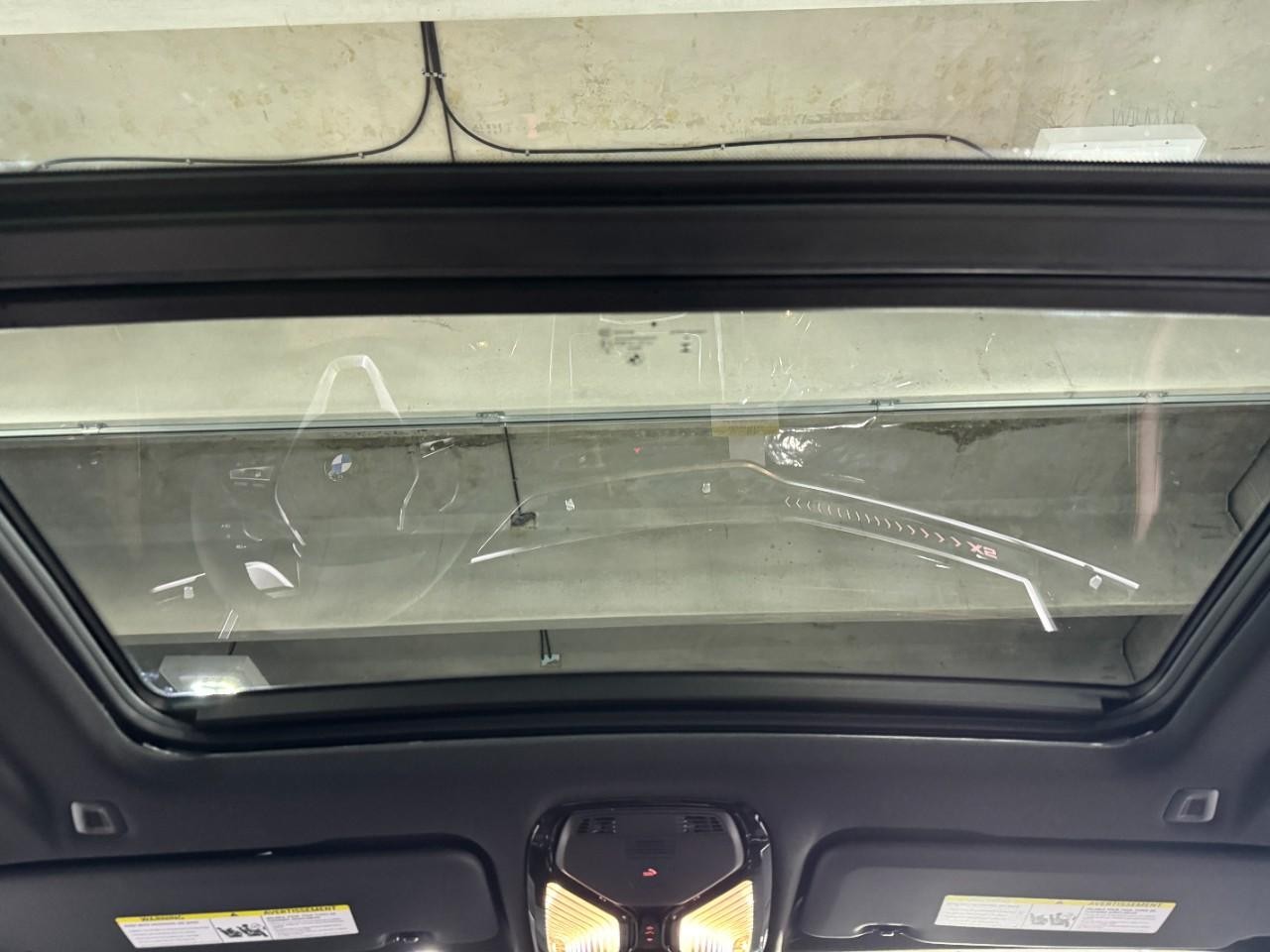 BMW X5 Vehicle Full-screen Gallery Image 12