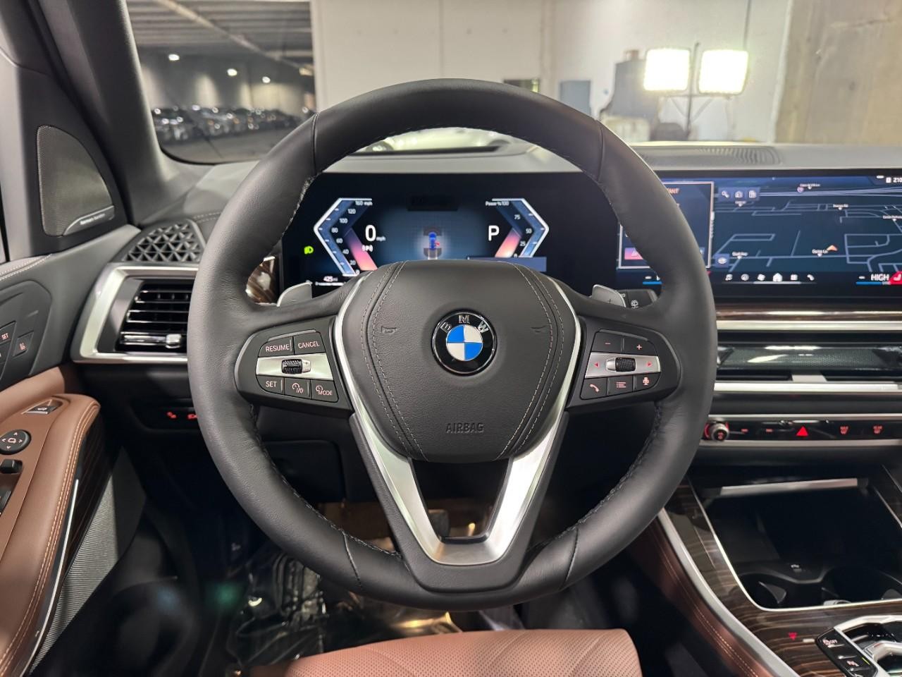 BMW X5 Vehicle Full-screen Gallery Image 14