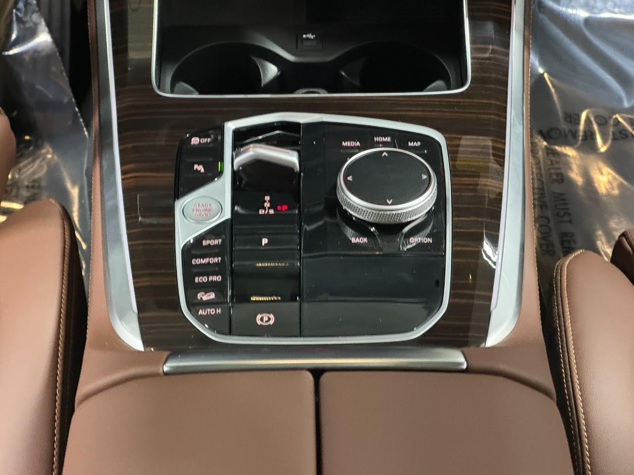 BMW X5 Vehicle Full-screen Gallery Image 16