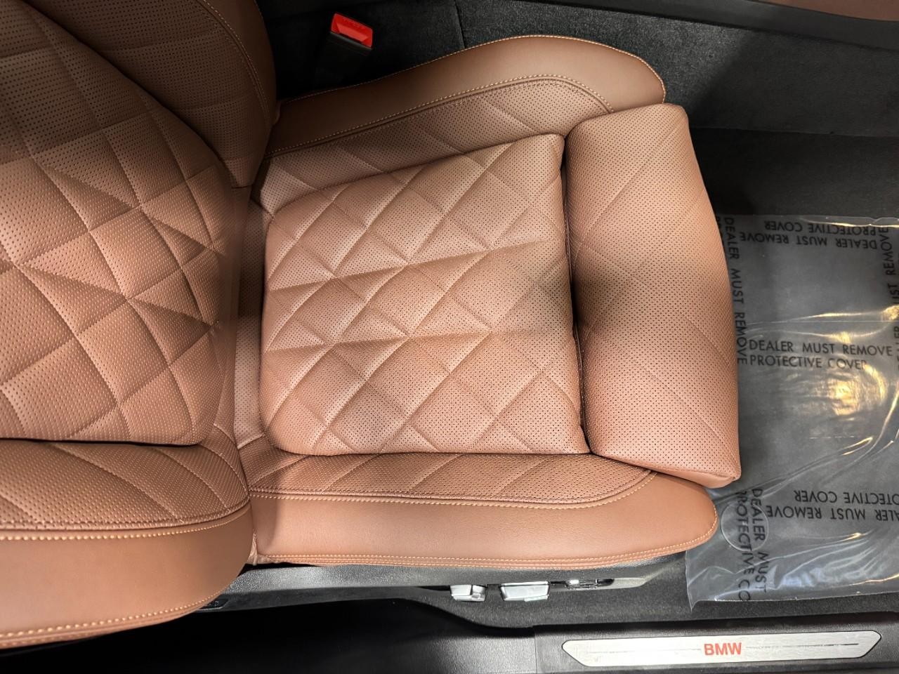 BMW X5 Vehicle Full-screen Gallery Image 19