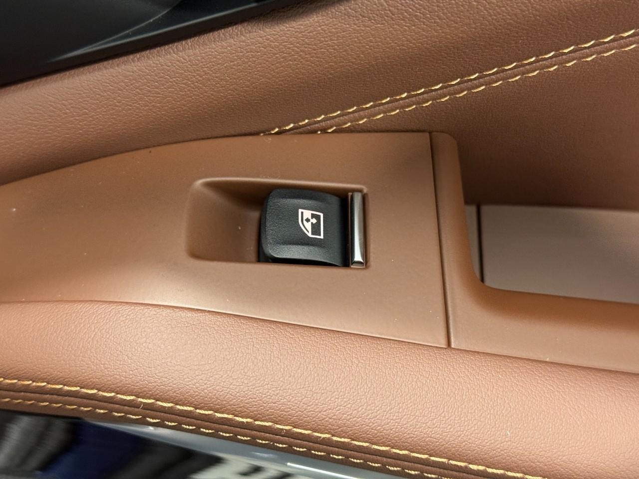 BMW X5 Vehicle Full-screen Gallery Image 22