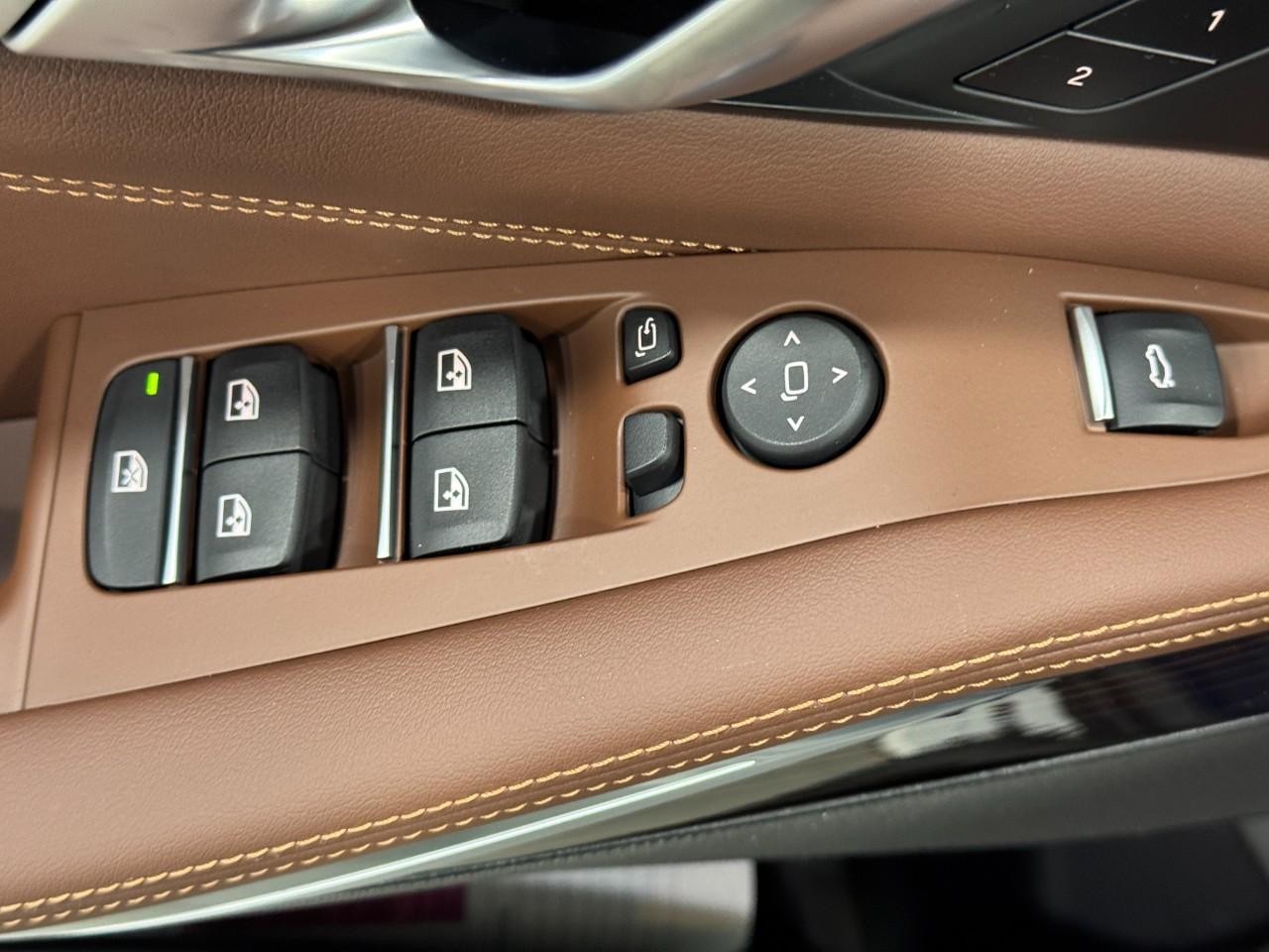 BMW X5 Vehicle Full-screen Gallery Image 26