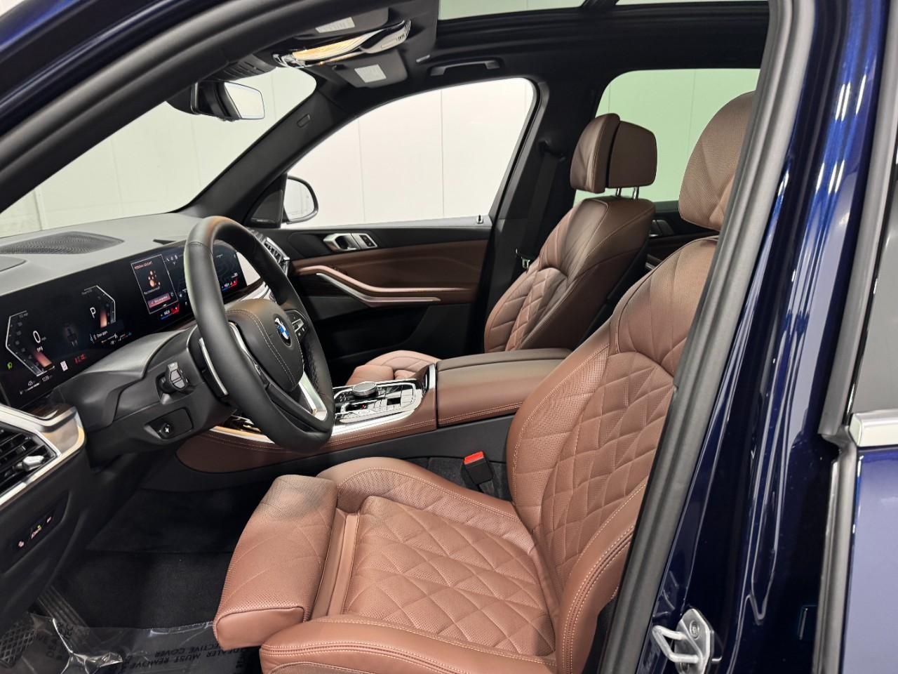 BMW X5 Vehicle Full-screen Gallery Image 27