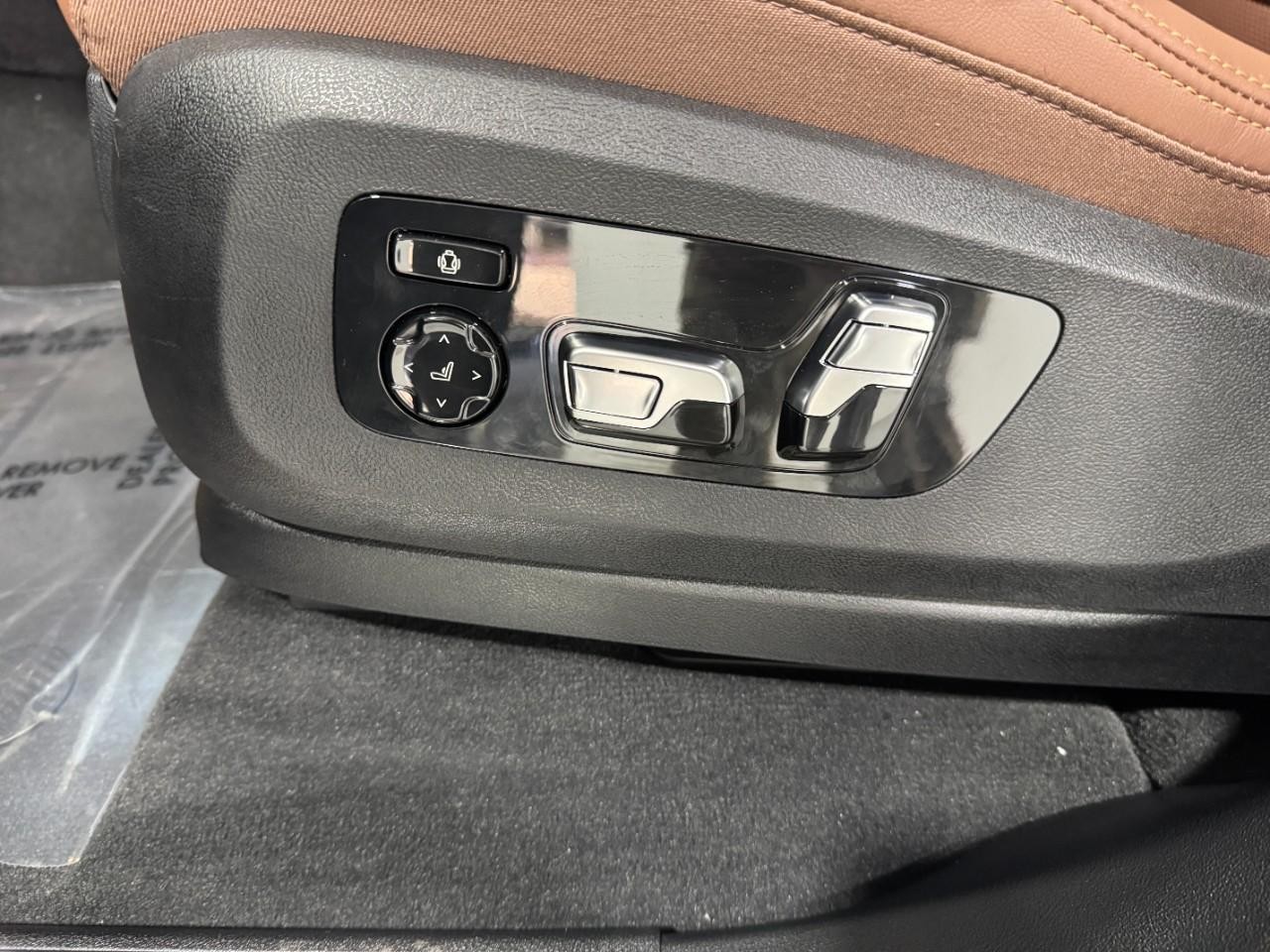 BMW X5 Vehicle Full-screen Gallery Image 29