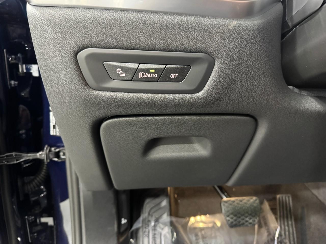 BMW X5 Vehicle Full-screen Gallery Image 30