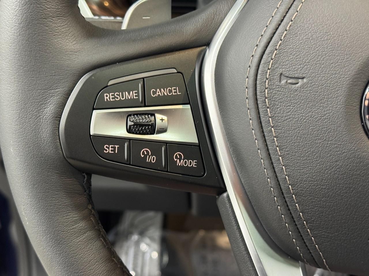 BMW X5 Vehicle Full-screen Gallery Image 31