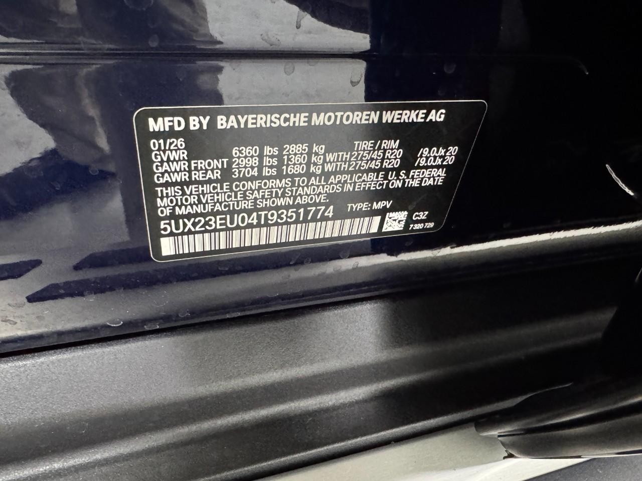 BMW X5 Vehicle Full-screen Gallery Image 35