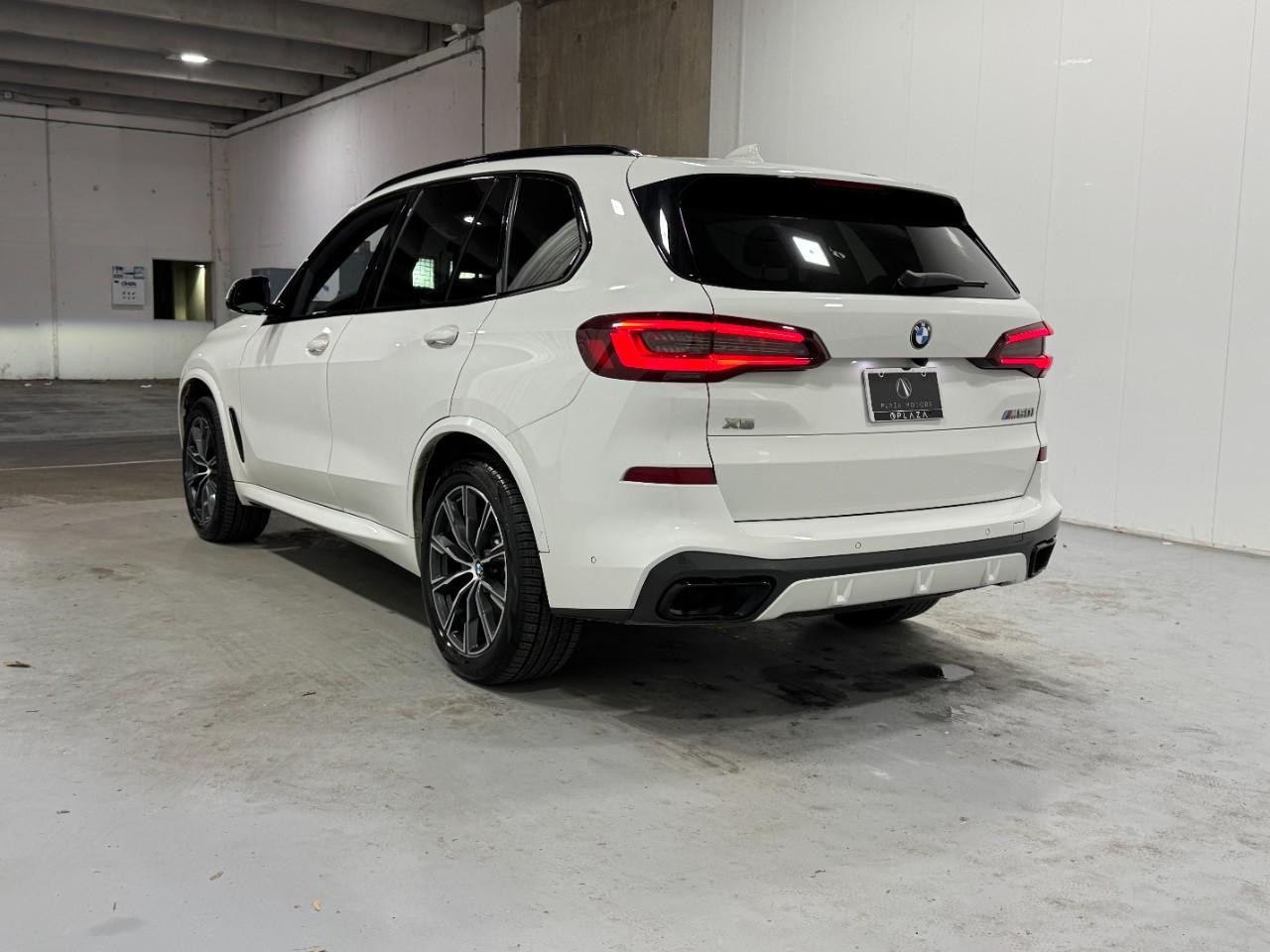 BMW X5 Vehicle Full-screen Gallery Image 3