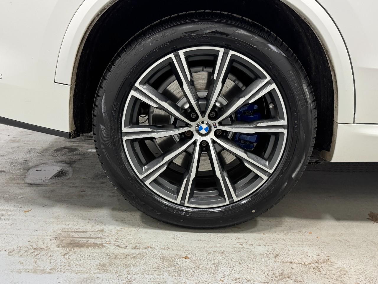 BMW X5 Vehicle Full-screen Gallery Image 4