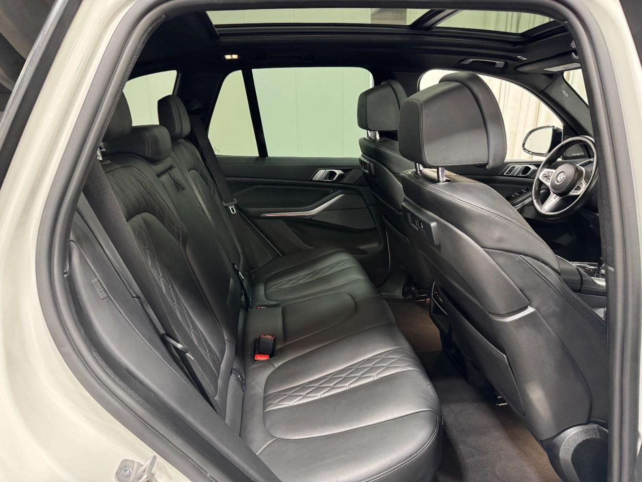 BMW X5 Vehicle Full-screen Gallery Image 9