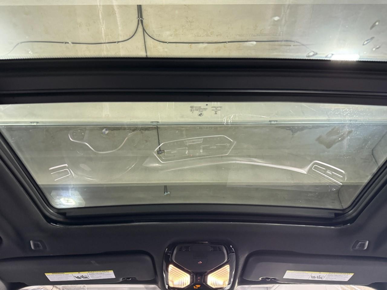 BMW X5 Vehicle Full-screen Gallery Image 11