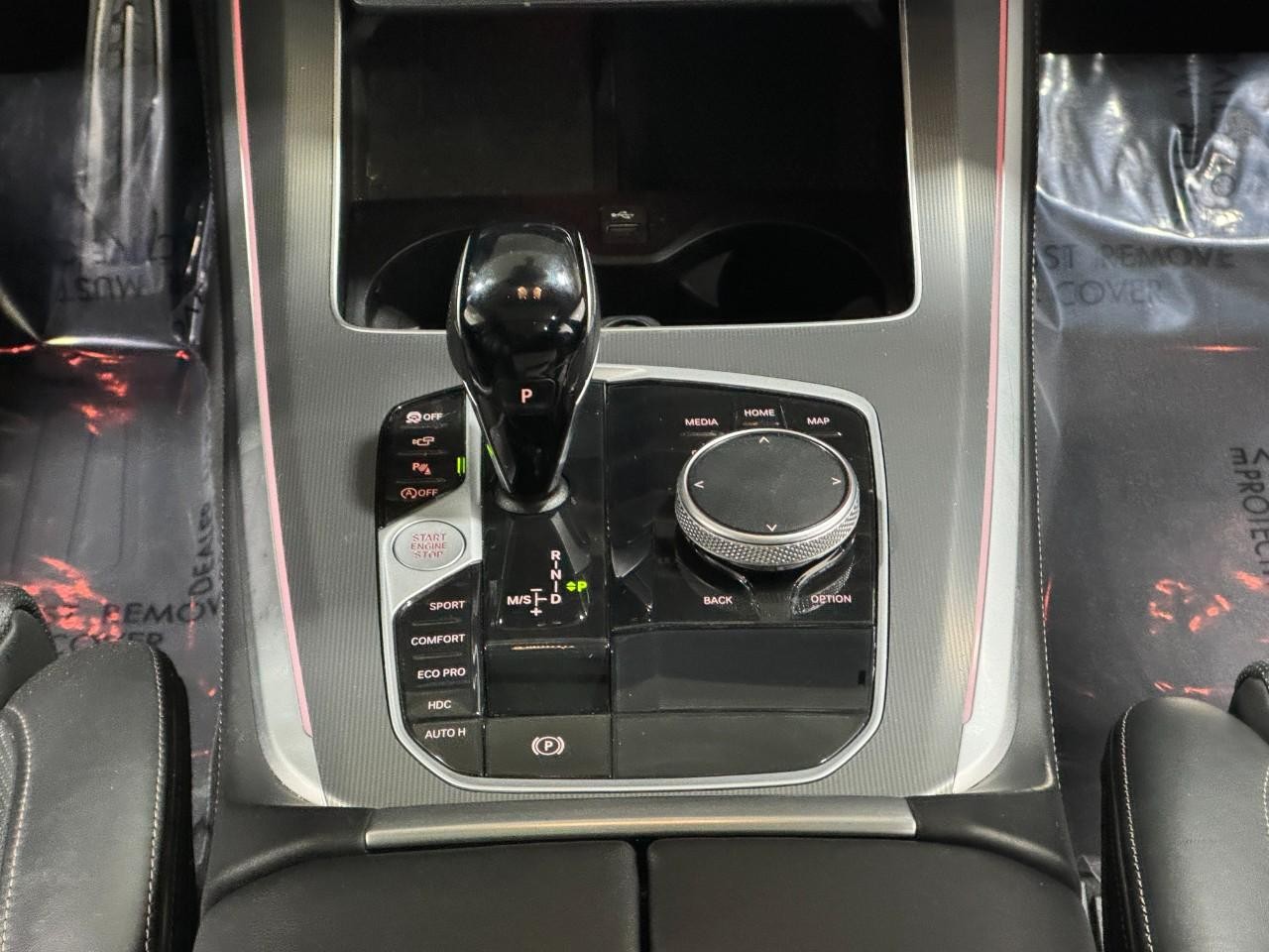 BMW X5 Vehicle Full-screen Gallery Image 15