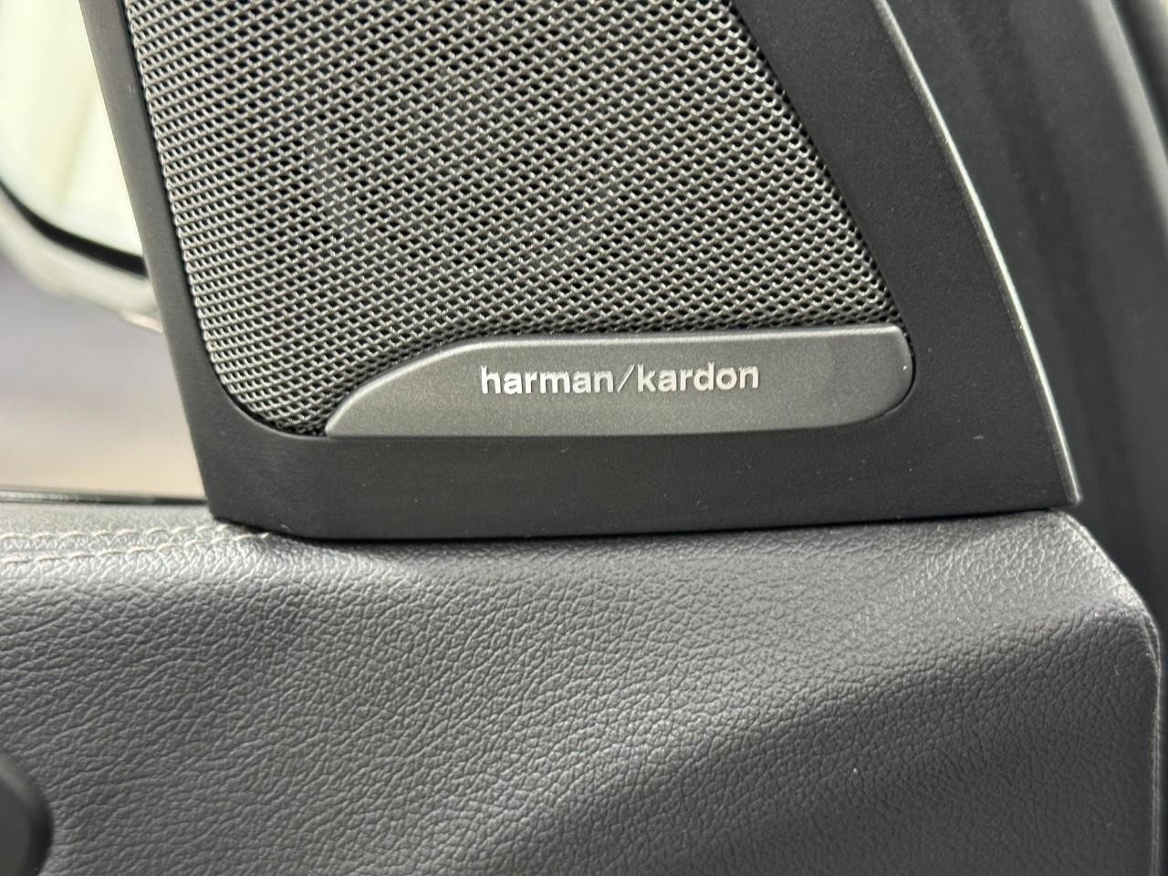 BMW X5 Vehicle Full-screen Gallery Image 23