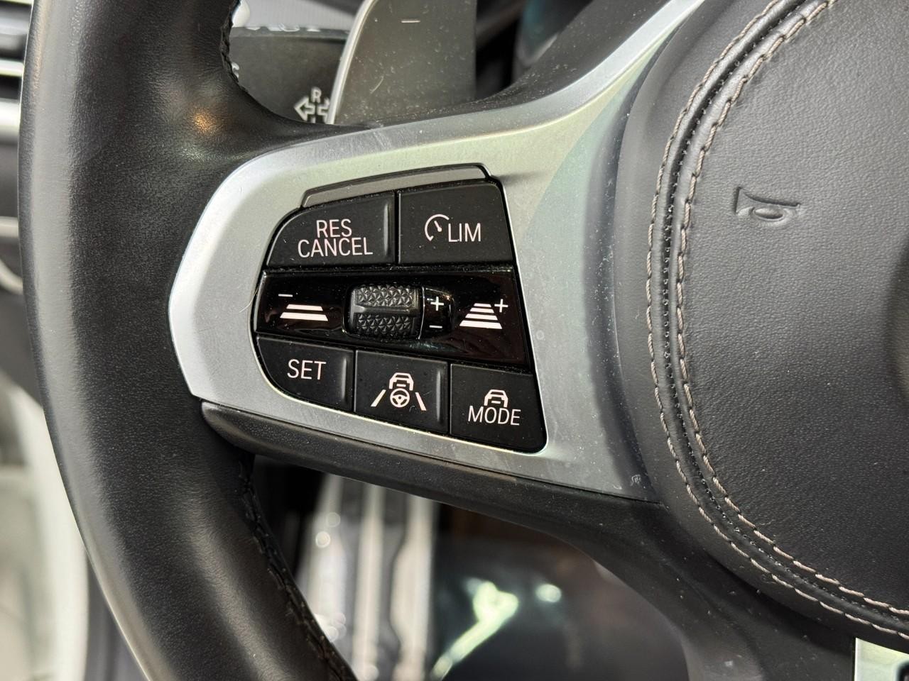 BMW X5 Vehicle Full-screen Gallery Image 31