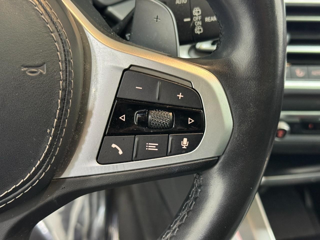 BMW X5 Vehicle Full-screen Gallery Image 32