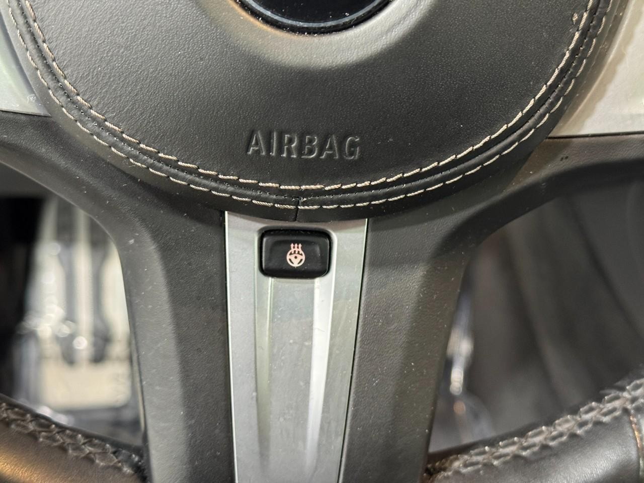 BMW X5 Vehicle Full-screen Gallery Image 33