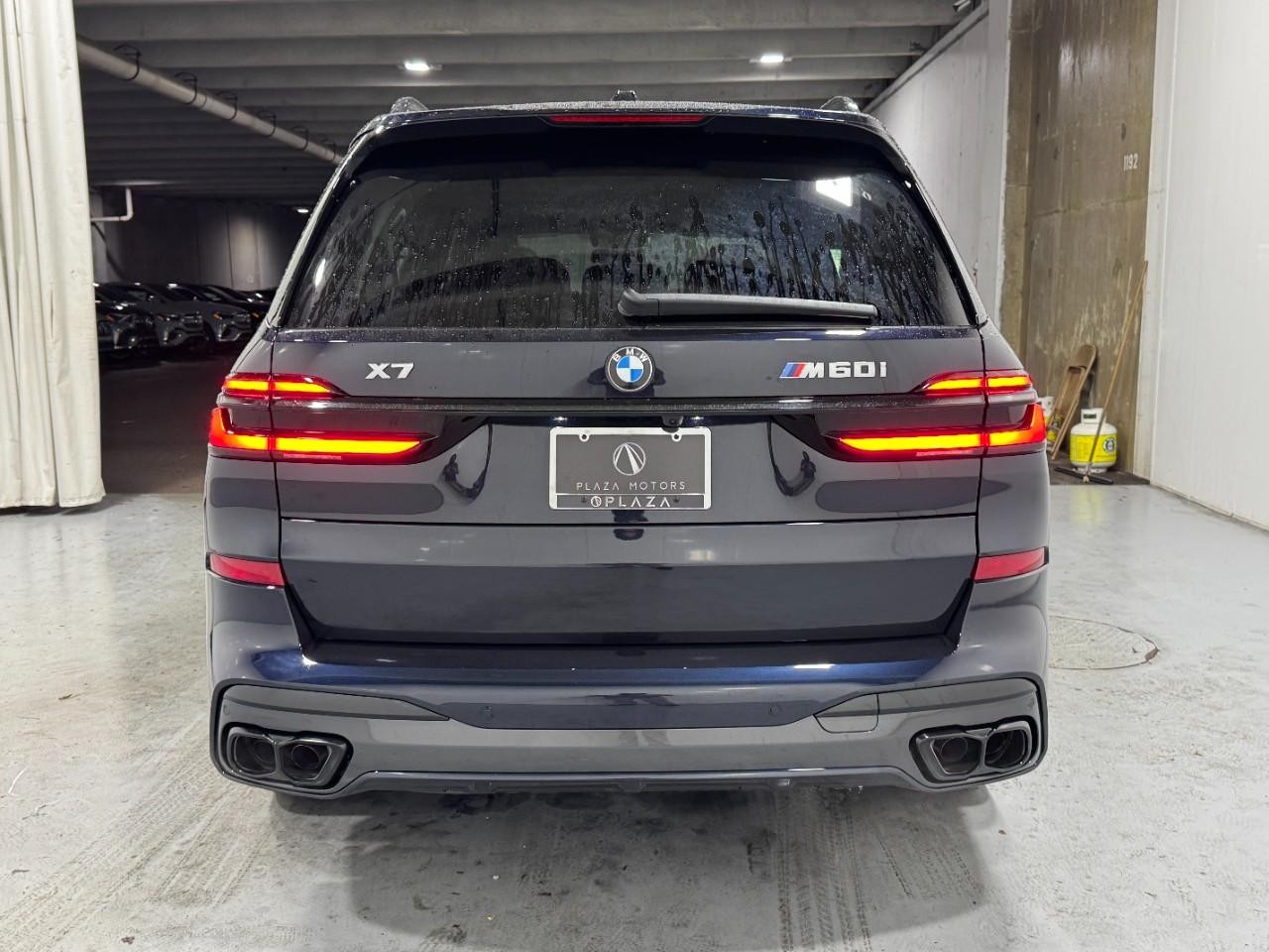 BMW X7 Vehicle Full-screen Gallery Image 10