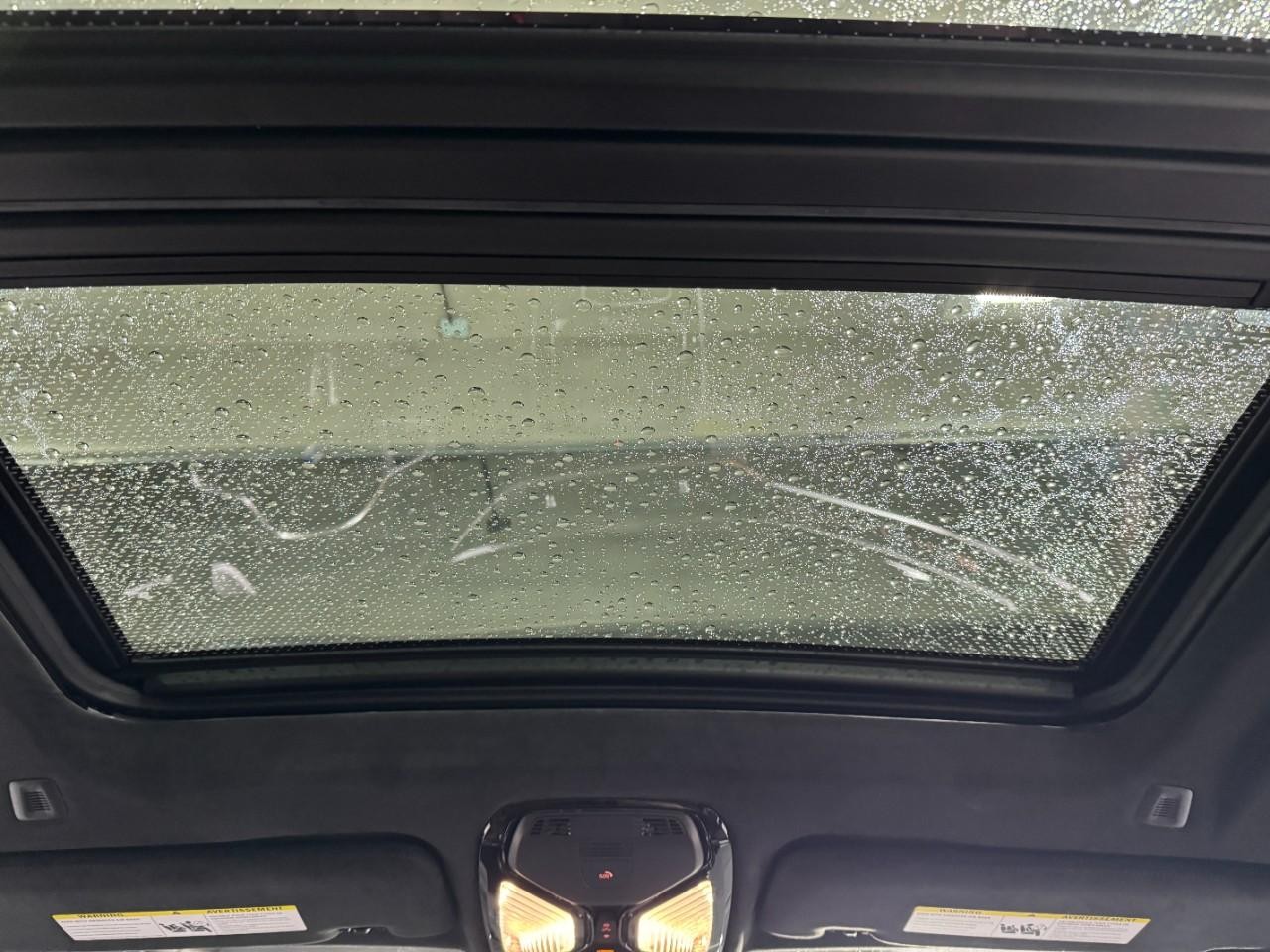 BMW X7 Vehicle Full-screen Gallery Image 14