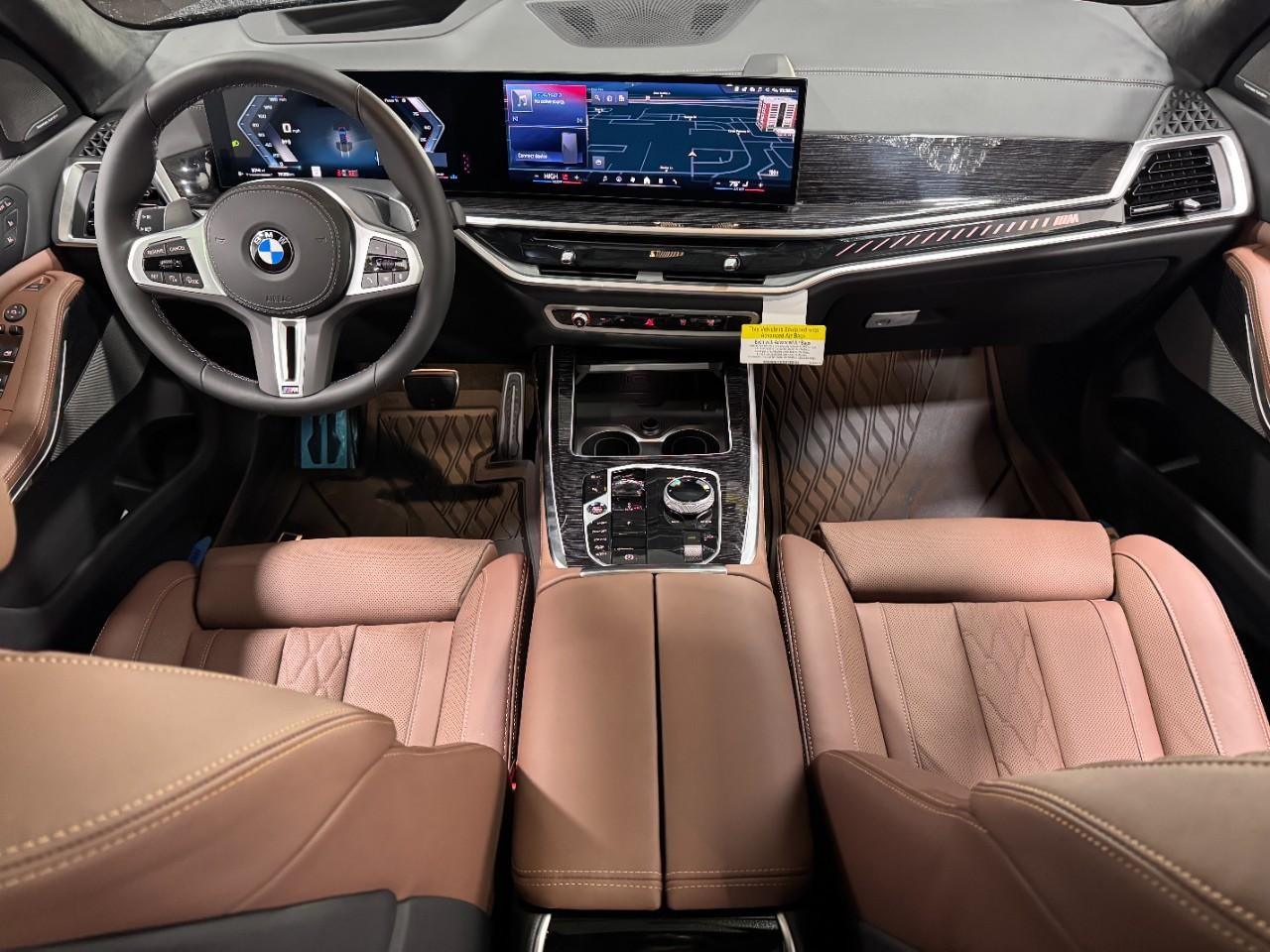 BMW X7 Vehicle Full-screen Gallery Image 15