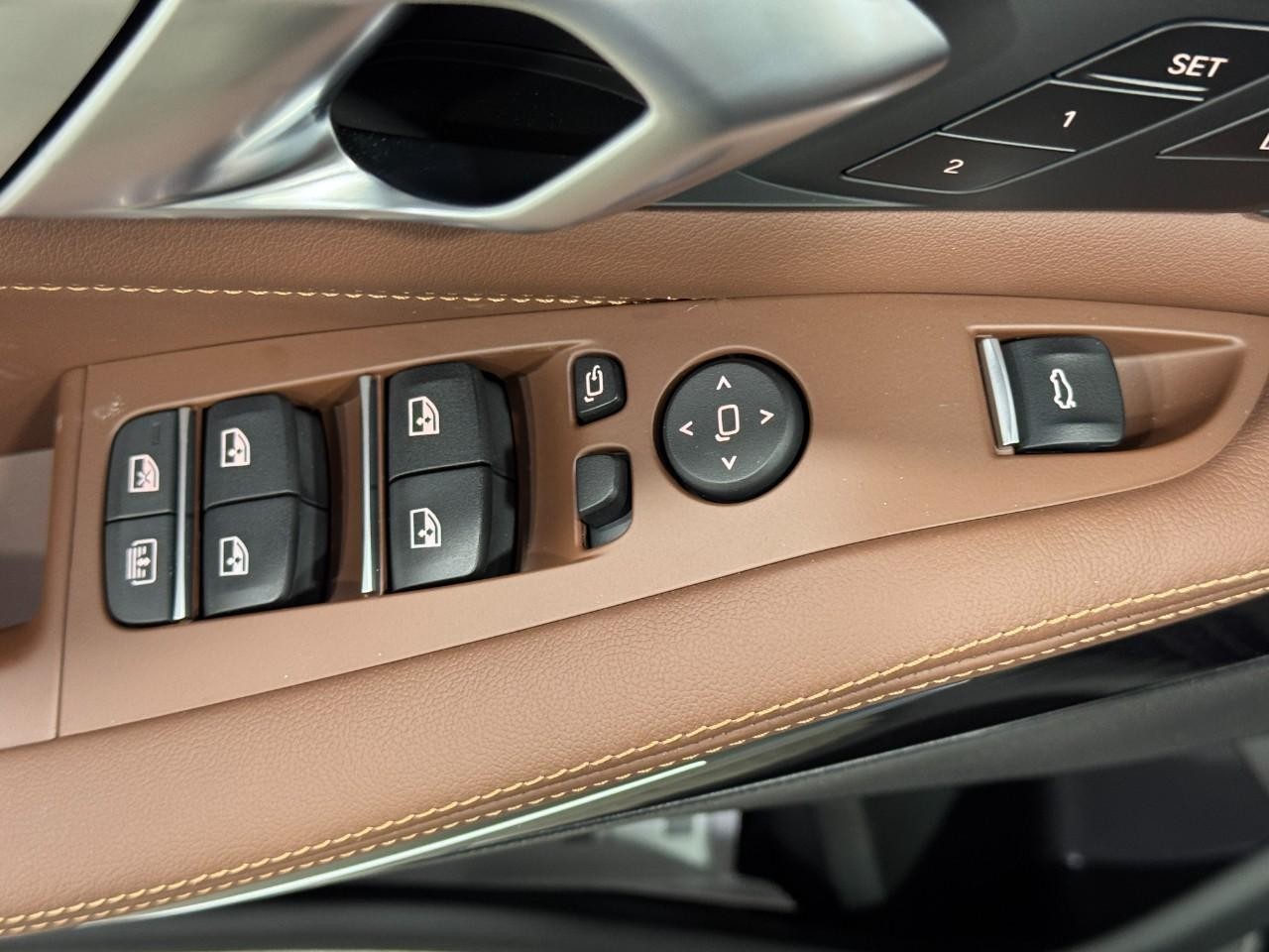 BMW X7 Vehicle Full-screen Gallery Image 29