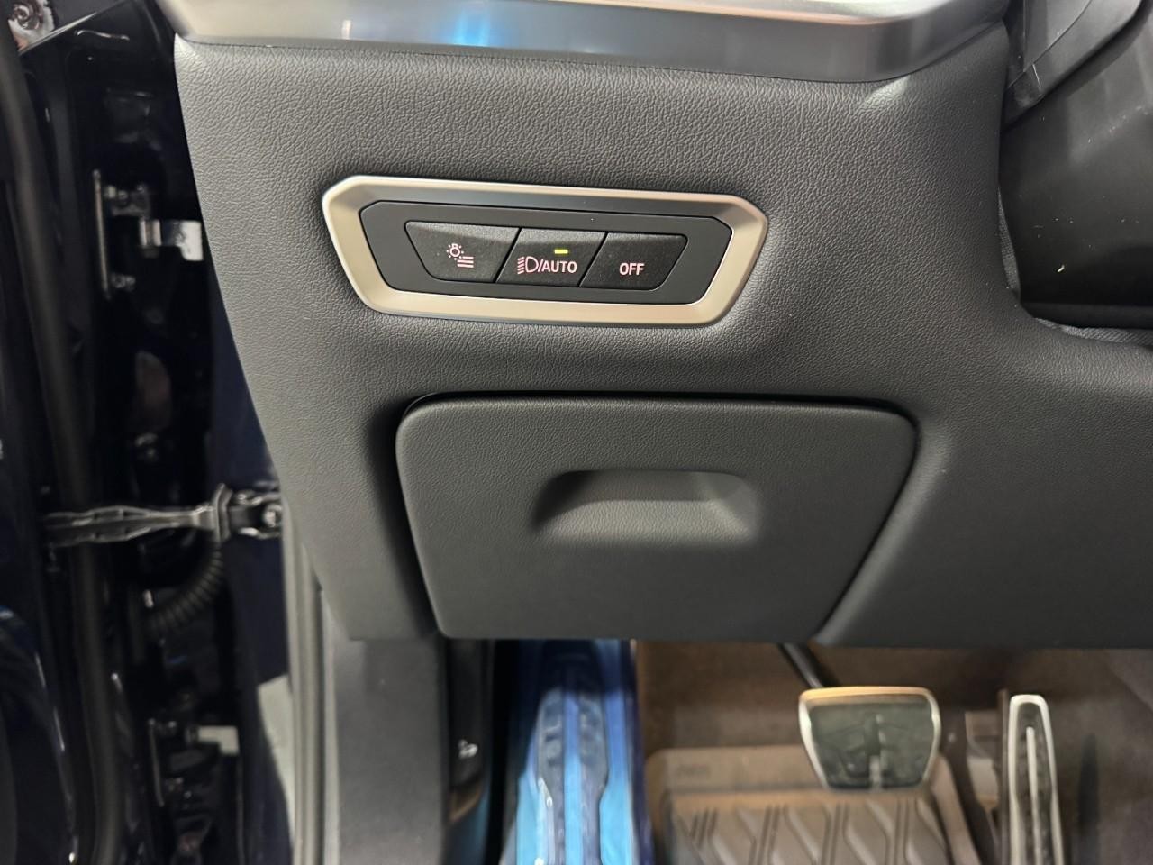 BMW X7 Vehicle Full-screen Gallery Image 33