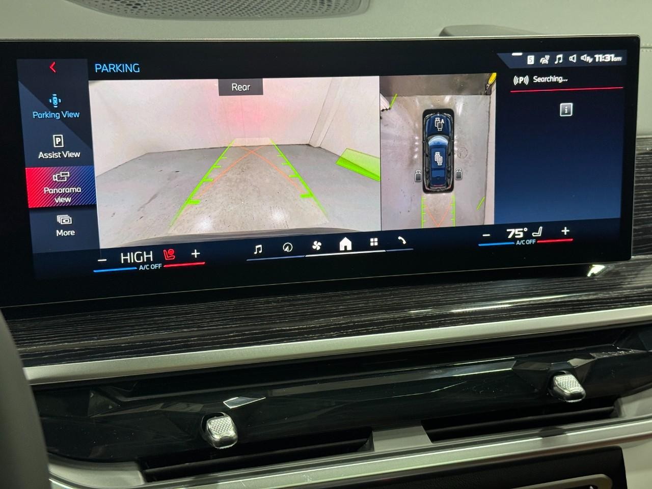 BMW X7 Vehicle Full-screen Gallery Image 37