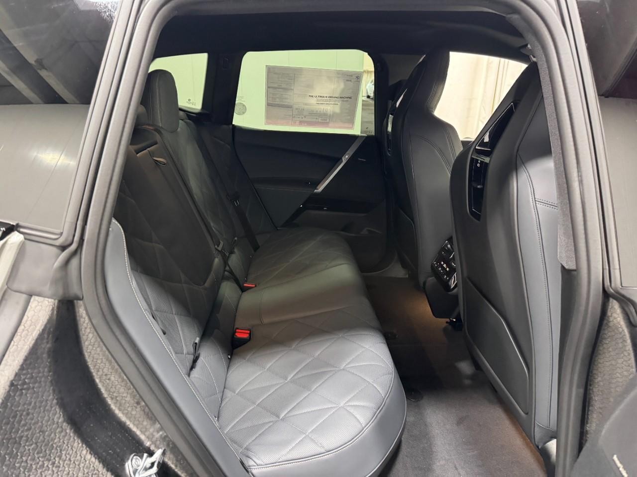 BMW iX Vehicle Full-screen Gallery Image 10