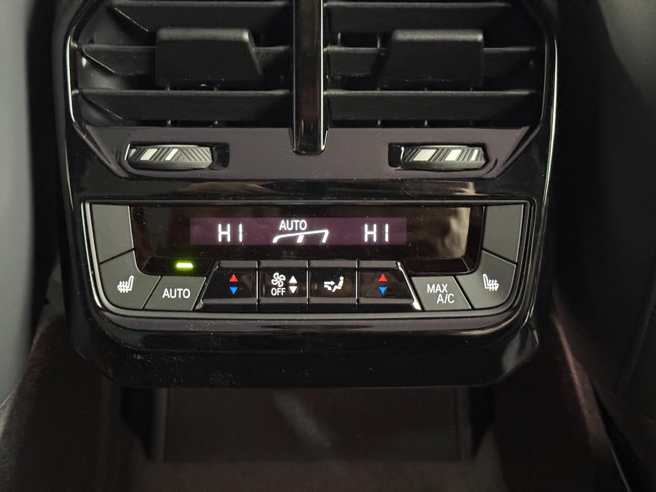 BMW iX Vehicle Full-screen Gallery Image 11