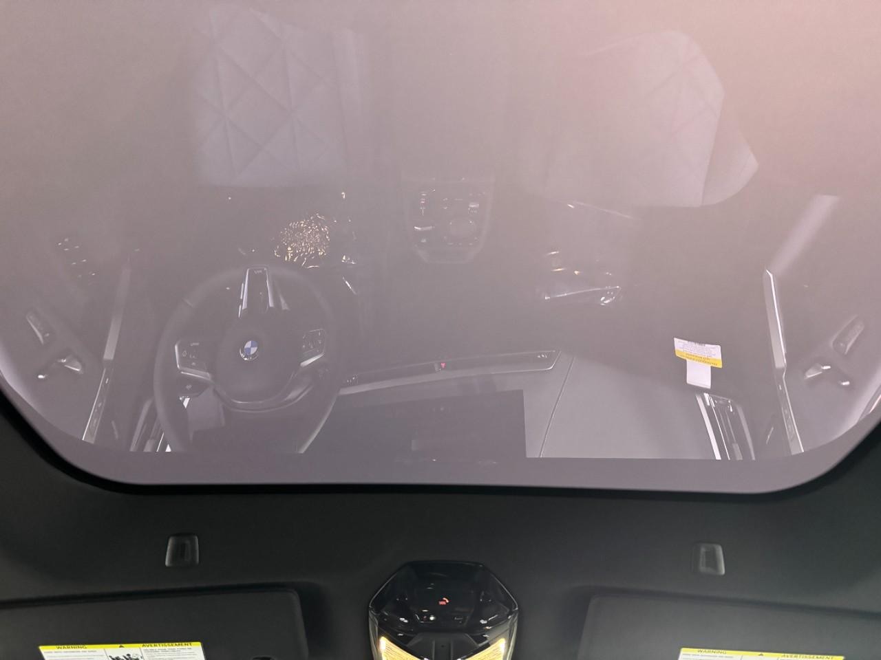 BMW iX Vehicle Full-screen Gallery Image 12