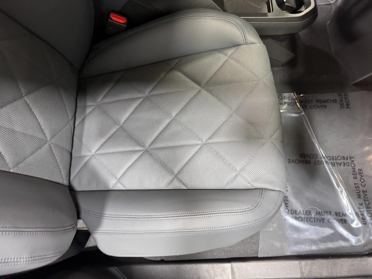 BMW iX Vehicle Full-screen Gallery Image 19