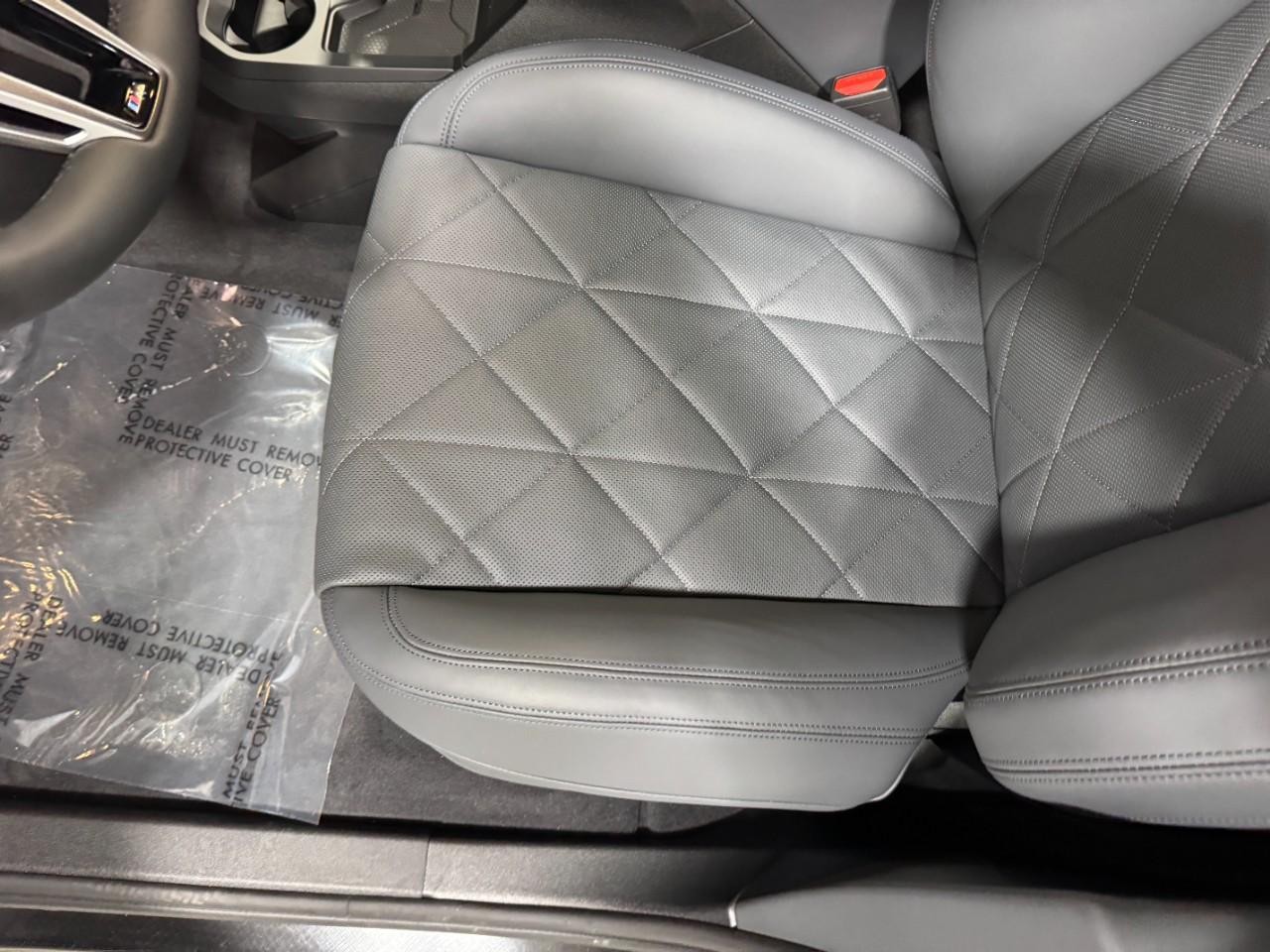 BMW iX Vehicle Full-screen Gallery Image 28