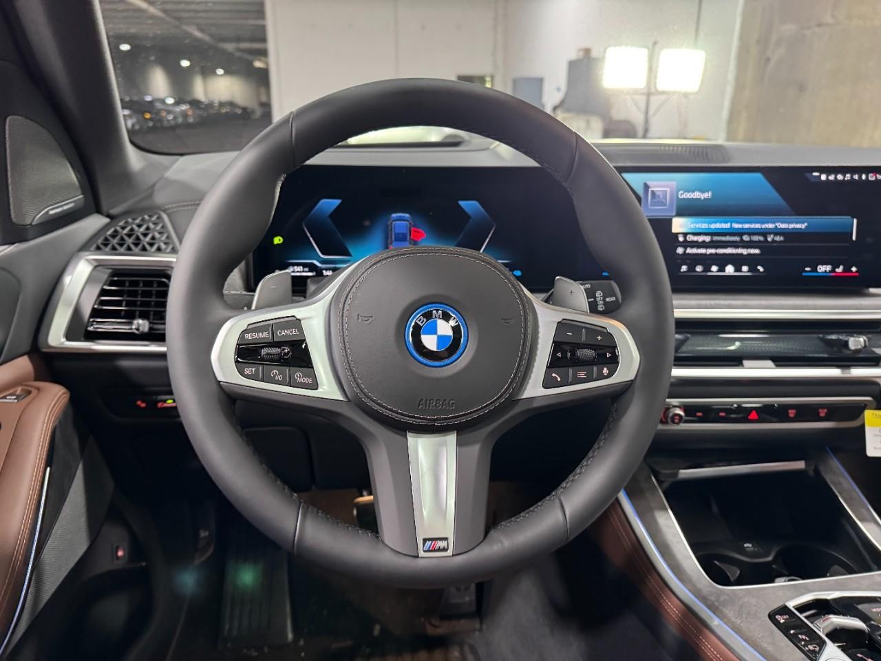 BMW X5 Vehicle Full-screen Gallery Image 14