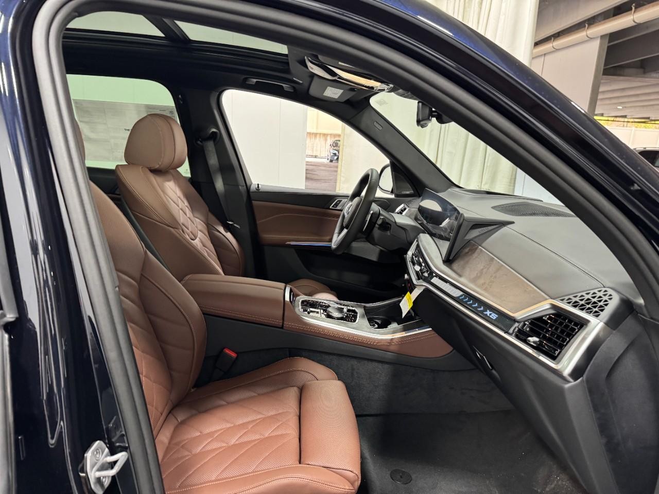 BMW X5 Vehicle Full-screen Gallery Image 18