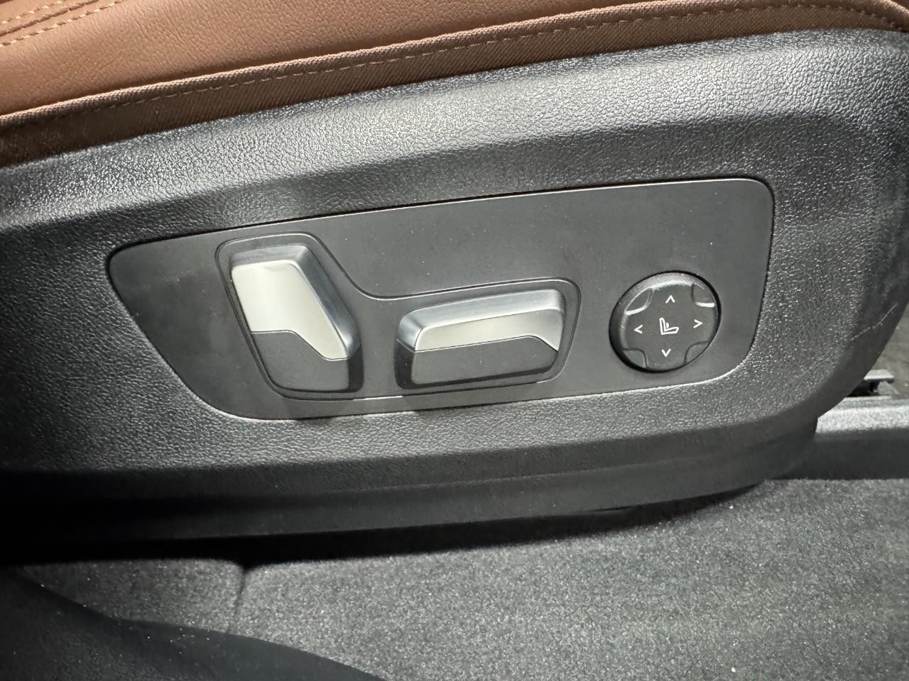 BMW X5 Vehicle Full-screen Gallery Image 20