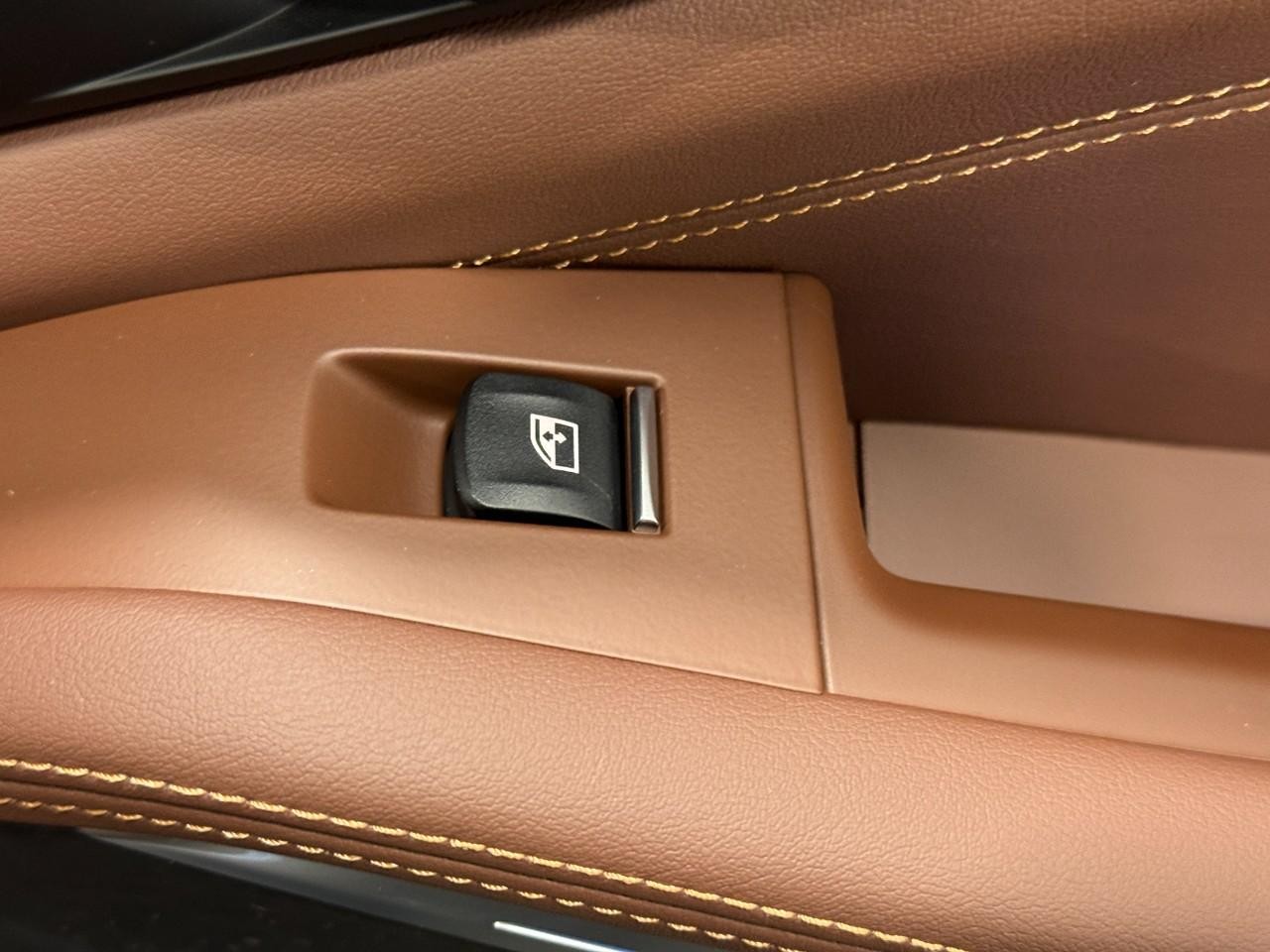 BMW X5 Vehicle Full-screen Gallery Image 22