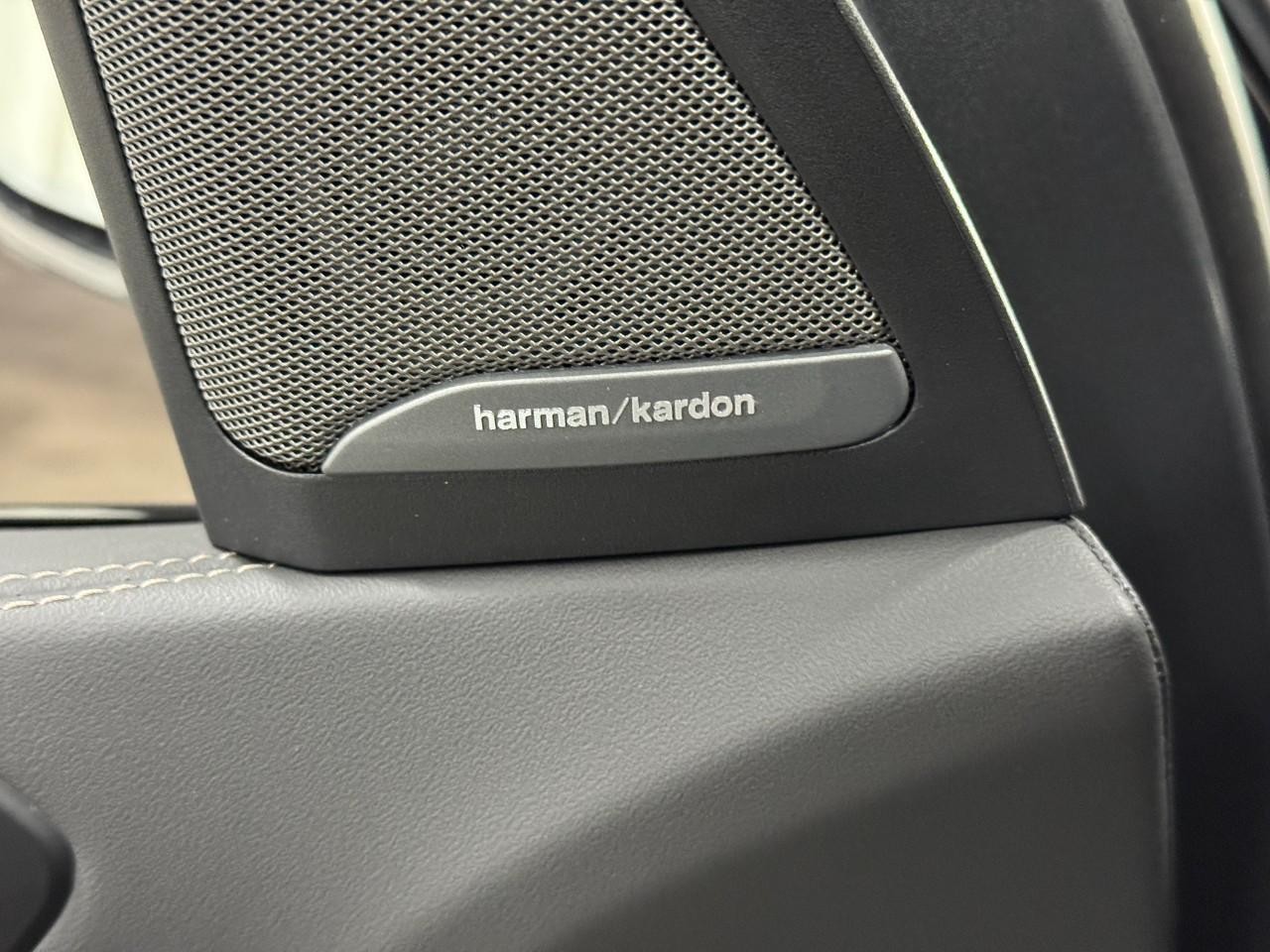 BMW X5 Vehicle Full-screen Gallery Image 23