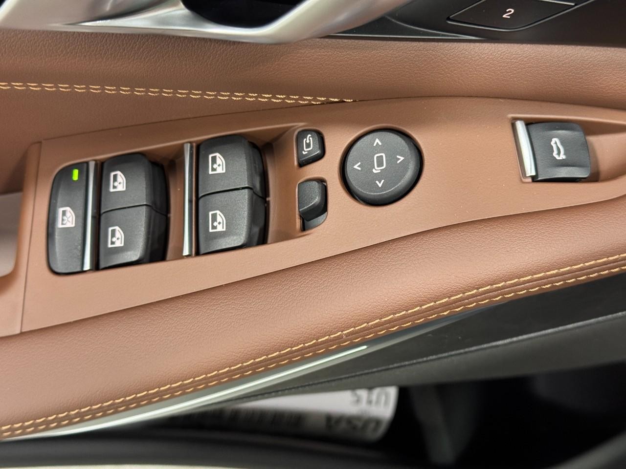 BMW X5 Vehicle Full-screen Gallery Image 26