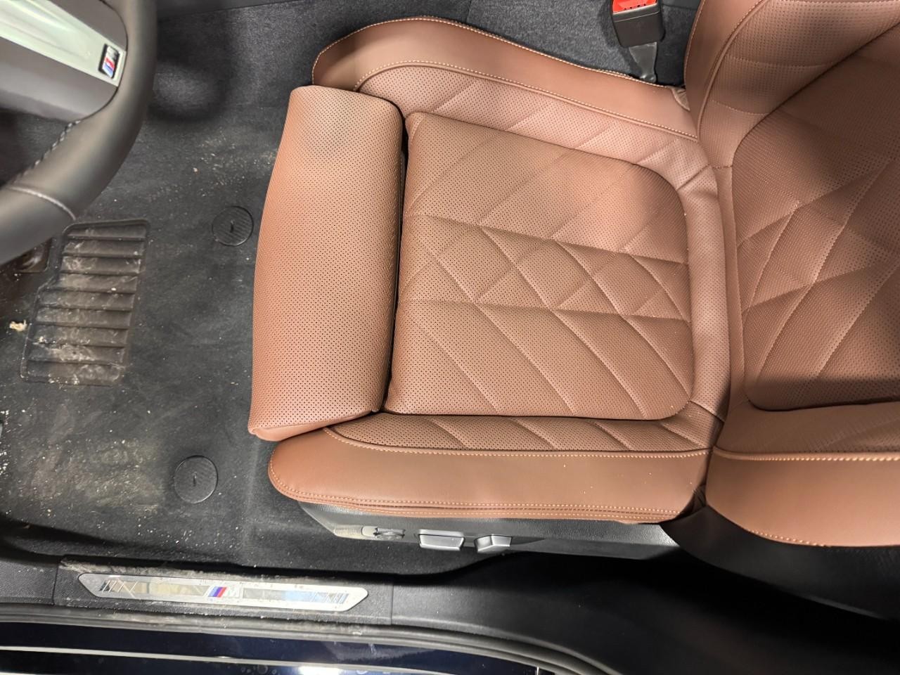 BMW X5 Vehicle Full-screen Gallery Image 28