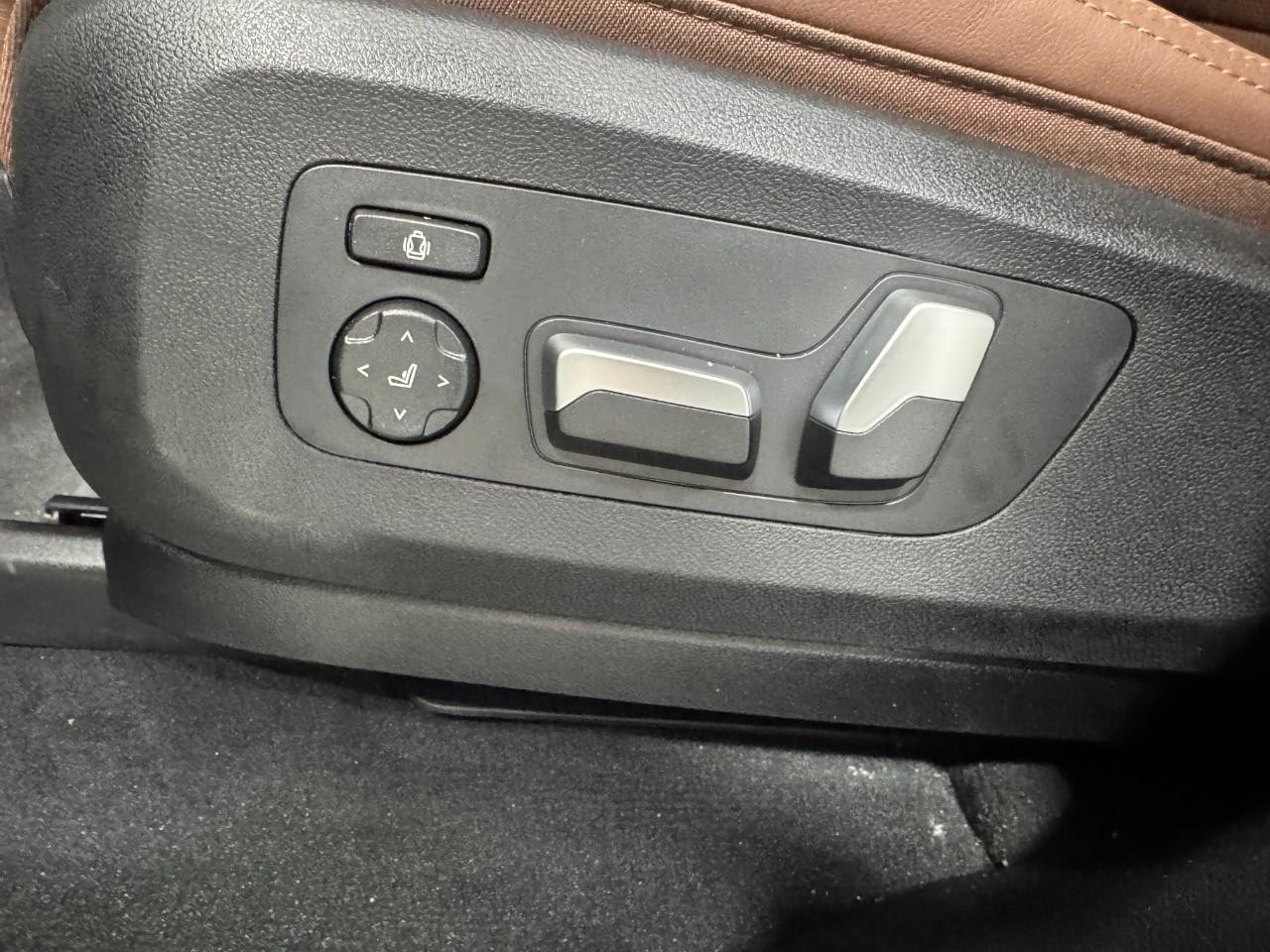 BMW X5 Vehicle Full-screen Gallery Image 29