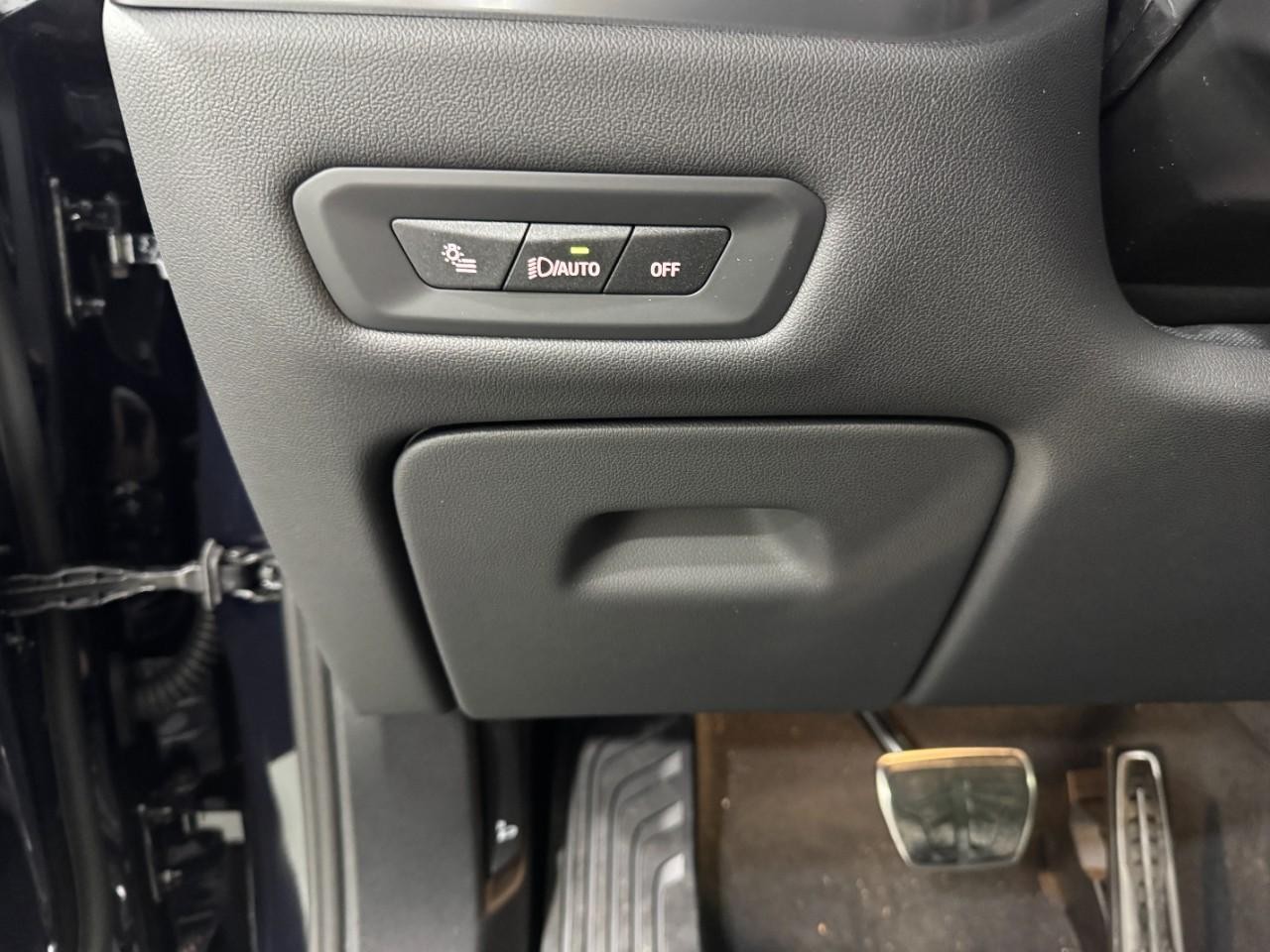 BMW X5 Vehicle Full-screen Gallery Image 30